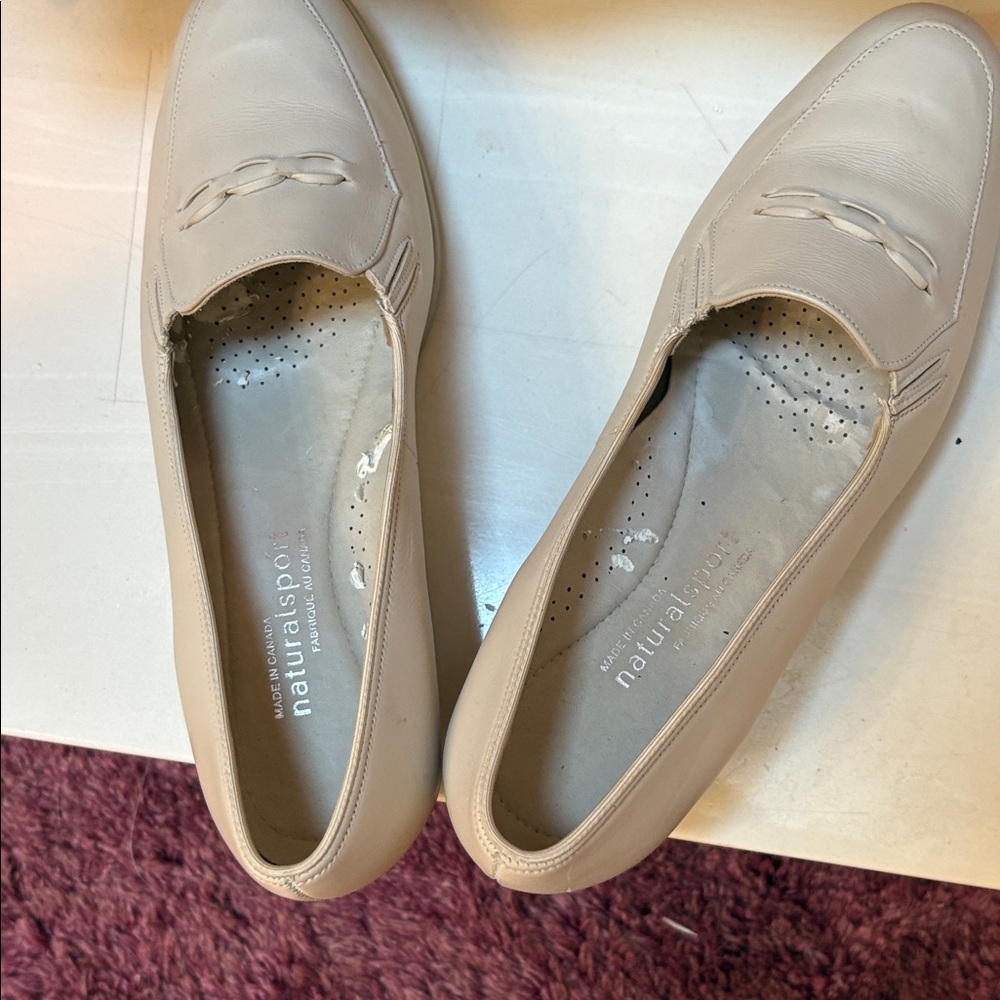 Naturalizer Women's Beige Loafers